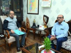’राज्यपाल श्री रमेन डेका से मुख्य सचिव ने सौजन्य भेंट की’