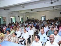 कलेक्टर डॉ. संतोष देवांगन ने प्राचार्यों एवं संकुल शैक्षिक समन्वयकों की ली बैठक