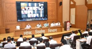 बारिश में खराब सड़कों पर उप मुख्यमंत्री श्री अरुण साव ने जताई नाराजगी, 15 अक्टूबर तक सुधारने के दिए निर्देश