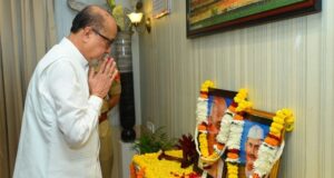 राज्यपाल श्री रमेन डेका ने महात्मा गांधी एवं लाल बहादुर शास्त्री को श्रद्धा सुमन अर्पित किए