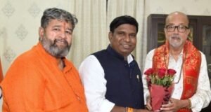 राज्यपाल श्री डेका से कामधेनु विश्वविद्यालय के कार्य परिषद सदस्यों ने की भेंट