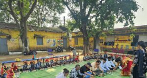 विदेश में रहकर भी अपनी मिट्टी से जुड़ाव, सऊदी अरब में रह रहे बिलासपुर के रितेश पुराणिक ने धनरास स्कूल में कराया कन्या भोज और किचन गार्डन का निर्माण