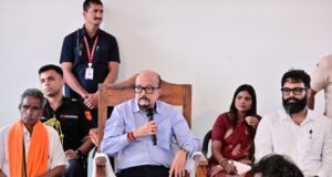 राज्यपाल श्री रमेन डेका ने ग्राम बेहराखार जाकर विशेष पिछड़ी जनजाति बिरहोर समुदायों से की आत्मीय मुलाकात